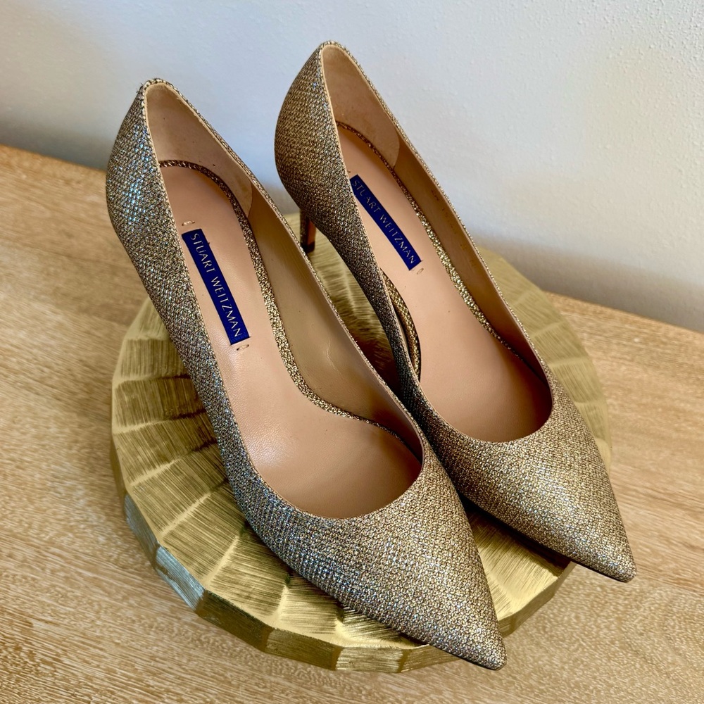 Stuart Weitzman Sparkly Gold Pump Heels - size 8

Never been worn. - Picture 5 of 8